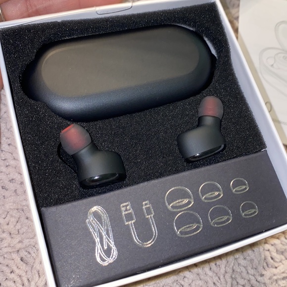 Tozo T10 Upgraded Black Rechargeable Wireless Waterproof Earbuds - Picture 5 of 8